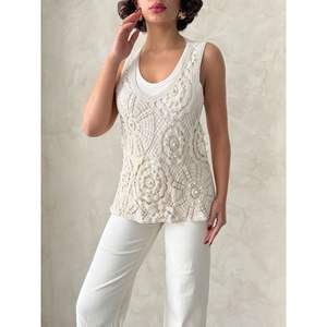 Camiseta informal con detalle de encaje de perlas para mayor comodidad y estilo - Product Image 2