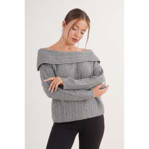 Pull en maille gris fumé à sequins style décontracté Madonna en gros - Product Image 6