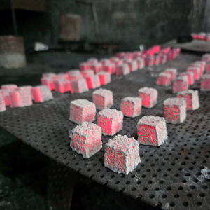 Améliorez vos séances de shisha avec nos briquettes uniques de charbon de bois indonésien pour narguilé cubique - Product Image 1