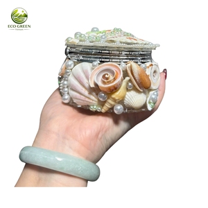 Boîte à bijoux en forme de coquillage avec perles et motif floral, style côtier, pour ranger les bijoux - Product Image 5