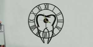Horloge murale en métal exquise fabriquée à la main pour la décoration de la maison Fusion artistique avec motif numérique emballé dans une boîte - Product Image 5
