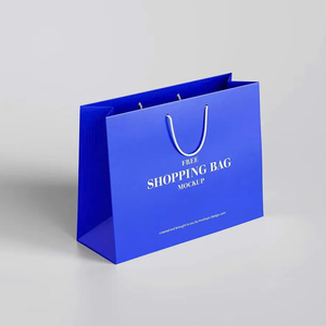 Bolsa de papel Kraft blanca personalizada con asa rosa y accesorio de cinta para llevar su propio logotipo Papel recubierto hecho a mano duradero - Product Image 1