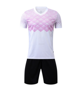 Maillot de football imprimé numériquement ultra-respirant entièrement personnalisable avec le logo et le nom de votre club. - Product Image 4