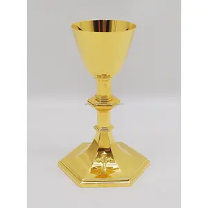 גביע כנסיית פליז עם גימור פולני מבריק צורה עגולה עיצוב ייחודי שיבוץ צלב באיכות גבוהה לשתייה מחיר סיטונאי