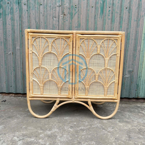 Boho Vibes au look vintage avec les plus beaux détails de conception Un présentoir polyvalent pour stocker vos trésors préférés Armoire en rotin - Product Image 5