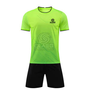 Uniformes ligeros de fútbol personalizados de alta calidad, uniformes de nuevo estilo de último diseño con colores sólidos, conjunto de fútbol de servicio OEM - Product Image 1