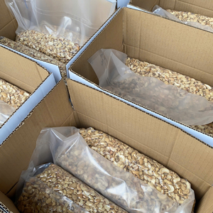 Vente en gros de noix de cajou W320 noix de cajou du Vietnam à bas prix Santigo - Product Image 1