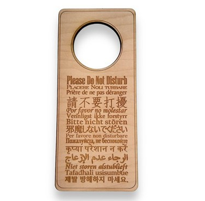 Colgadores de puerta de madera natural con la inscripción 'No molestar' - Product Image 1