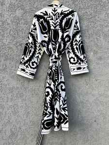 Chaqueta de Invierno de Manga Larga de Algodón Ecológico Transpirable, Bordada con Suzani Teñido a Mano, Estilo Vintage sin Costuras - Product Image 6