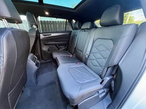 Listo para Enviar: Volkswagen Atlas Cross Sport SEL Premium R-Line 4Motion 2025, Usado, Garantía de 3 Años, EE. UU. - Product Image 2