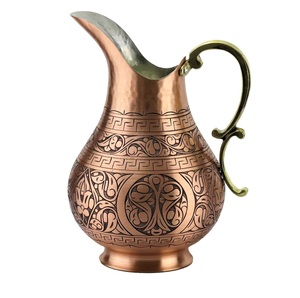 Pichet en cuivre martelé et gravé avec poignée en laiton |   Carafe à eau au fini vintage pour la décoration de la maison, l'hôtellerie et la restauration - Product Image 3