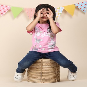 Camiseta de cuello redondo Smart Look 100% algodón para niñas disponible en diferentes métodos de impresión Venta seleccionada a mano camiseta impresa para niñas - Product Image 1