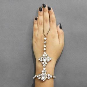 Apurva Perles Plaqué Or Verre Pierre Corps Chaîne 1502418 Main Harnais Accessoire De Mode - Product Image 1
