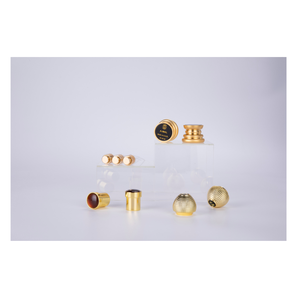 Flacons de parfum givrés en alliage de zinc avec pulvérisateur et capuchon noir personnalisables pour marque sur mesure - Product Image 3