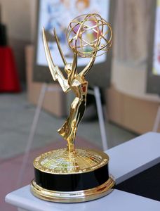 ถ้วยรางวัลรูปกำปั้นทองถือประแจ สำหรับแรงงานที่มีฝีมือ วางจำหน่ายแล้วในราคาขายส่ง เหมาะสำหรับมอบรางวัลทางเทคนิคของคุณ - Product Image 5