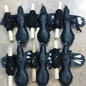 Leurre en forme de moineau en cuir de haute qualité pour fauconnerie portable avec creance et ligne en bois - Product Image 1