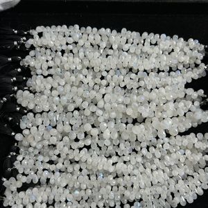 ลูกปัดมูนสโตนธรรมชาติทรงอิสระ หินหลวมเคลือบเงาสีขาวและน้ำเงิน ผ่านการขัดเงา/เคลือบน้ำมัน ได้รับการรับรองจากผู้ตรวจสอบบุคคลที่สาม - Product Image 2