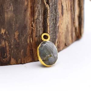 Charme en pierre de labradorite 8x10mm Pierre ovale facettée Plaqué or Petit pendentif en grenat pour la fabrication de bijoux - Product Image 1