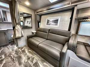 Autocaravana de Lujo Thor Motor 2024 Quantum de Aluminio, Emisión Euro 5, Capacidad para 4-6 Pasajeros, Piso Acrílico, Lavavajillas, Horno Microondas - Product Image 5