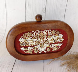 Bolso de mano de madera con bordado hecho a mano de diseño para mujer, bolso de boda de LUXURY CRAFTS - Product Image 4