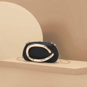 กระเป๋าถือหนัง PU ทรงสี่เหลี่ยมหรูหราพร้อมโซ่ถอดออกได้และตกแต่งโลหะกระเป๋าคลัทช์สำหรับงานราตรีมีสไตล์ - Product Image 4