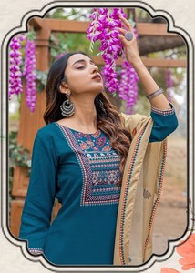 Robe ethnique pour femme en modal de soie pure avec broderie à impression numérique Matériau de costume élégant - Product Image 2