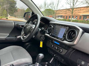 Voiture d'occasion de qualité abordable, Toyota Tacoma 2021, conduite à gauche - Product Image 2