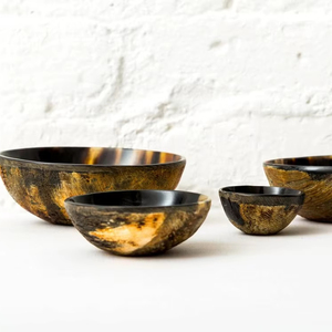 จานเขาควายทำด้วยมือที่ไม่เหมือนใครชามเสิร์ฟเนื้อมันสำหรับตกแต่งโรงแรมที่ชายฝั่งที่ต่ำมากโดย aaliyan impex - Product Image 1