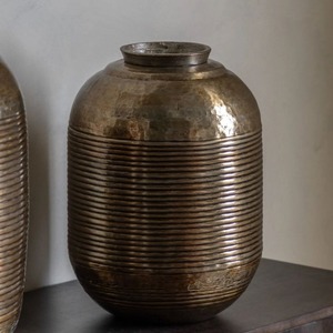 Vase à fleurs en métal pour décoration de maison de luxe avec un beau design floral antique artisanal et une élégance intemporelle - Product Image 4