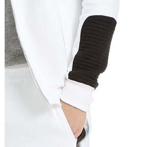 เสื้อแจ็คเก็ตแทร็คสีขาวไซส์ XL สำหรับผู้ชาย ยี่ห้อ INC International Concepts ระบายอากาศได้ดี กันลม ด้วยเทคนิคการฟอกสีแบบ Acid Wash สวมใส่สบาย มีโลโก้ - Product Image 3