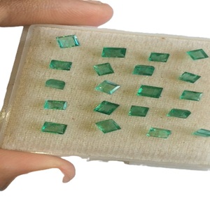 พลอยมรกตหลวมธรรมชาติที่มีคุณภาพระดับ AAA และความเงางามที่ยอดเยี่ยมที่มีรูปร่างและขนาดที่สมบูรณ์แบบแต่ละชิ้นและหินทุกชิ้นมีความสมบูรณ์แบบ - Product Image 1