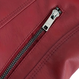 Blouson en cuir rouge pour femme 2026, manches longues, col montant, fermeture éclair, couleur unie, style motard, tricoté respirant pour l'hiver - Product Image 5