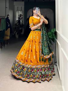 Lehenga choli de color amarillo de primera calidad en tela de seda Tussar con estampado de Patola y trabajo de encaje y lámina Gamthi Work - Product Image 6