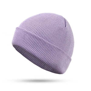 Vente en gros de bonnet chaud d'hiver en tricot unisexe multicolore uni avec logo personnalisé - Product Image 2