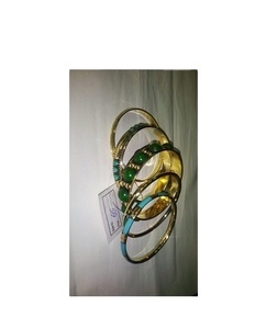 Nouveaux ensembles de bracelets de luxe faits à la main en bakélite légère et résine sculptée, fabriqués en Inde pour les fêtes et les mariages, pour femme - Product Image 1