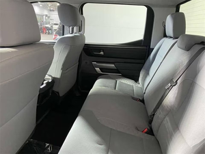 Camioneta de Tamaño Completo 2024-2025, 4 Puertas, Cabina Doble, 2WD, Caja de 5.5 Pies, Interior de Cuero, Rines R18 Oscuros, Estado Impecable, Fabricación Alemana - Product Image 2