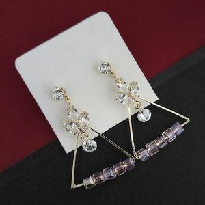 Urthn Trendy Vintage Crystal Stone Pendientes colgantes chapados en oro Diseño de gota religiosa clásica para regalo de fiesta Perla de latón principal - Product Image 1