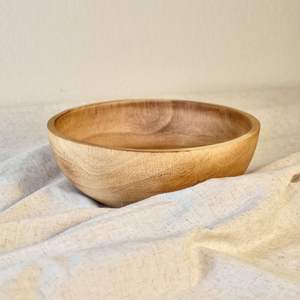 Cuenco de madera para servir, acabado suave, diseño de granja rústico hecho a mano, perfecto para el almacenamiento de la pieza central, ensaladas, frutas, servir pan - Product Image 3