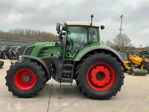 Tractor Fendt 828 de Alto Rendimiento, 70HP, 4WD, Transmisión de Engranajes, Bomba de Engranajes para Motor, 2 Años de Garantía, Durabilidad Confiable del Motor - Product Image 3