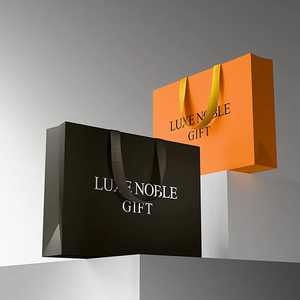 Sac cadeau en papier <span class=keywords><strong>simple</strong></span> blanc noir le plus élevé Boîte à bonbons en papier kraft avec poignée Paquet cadeau de fête d'anniversaire de mariage - Product Image 1