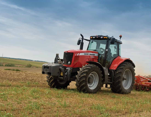 Tracteur Massey Ferguson 7495 avec moteur diesel 6 cylindres et capacité de levage hydraulique - Product Image 3