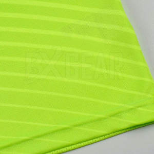 2025, venta al por mayor, camisetas y pantalones cortos de fútbol hechos de tela de poliéster de alto rendimiento adecuada para el entrenamiento - Product Image 5