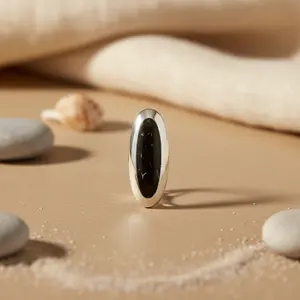 Boucles d'oreilles ovales vintage tendance pour femmes avec incrustation de diamants, clous plaqués or pour cadeau de fête, bijoux - Product Image 1