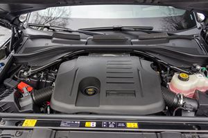 2025 Raangge Rover P400 SE <b>LWB</b> Gasoline low mileage - Product Image 6