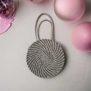 Precio de fábrica Diseño único Tejido a mano Mimbre Natural Sabai Grass Bolso femenino con bonito lazo Bolsos de mano para mujer - Product Image 3