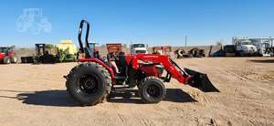 Livraison gratuite Tracteur McCormick X1.45 avec benne chargeuse 225 heures 4x4 90 CV Moteur diesel 540 PTO Attelage 3 points - Product Image 3
