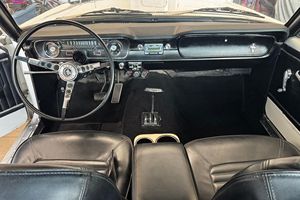 Ford Mustang Coupé de 1965 Usado en Buen Estado, Motor de 6 Cilindros en Línea de 200 Pulgadas Cúbicas, Conversión de Cilindro Maestro Doble, Ruedas Konig Rewind - Product Image 4