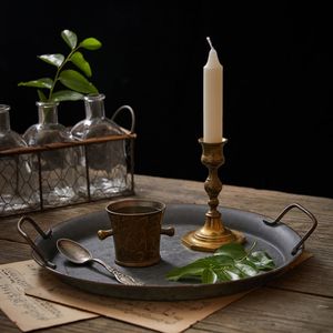 Bandeja de servicio redonda dorada de lujo con acabado liso y diseño minimalista, ideal para cenas de lujo y decoración del hogar - Product Image 6