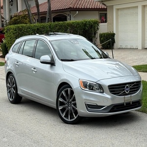 OFERTA ESPECIAL: Volvo V60 T5 Drive-E Platinum Turbo Wagon 2015 con Transmisión Automática - Product Image 1