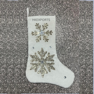 Chaussette de Noël brodée flocon de neige argenté en coton doux, décoration de fêtes - Product Image 2